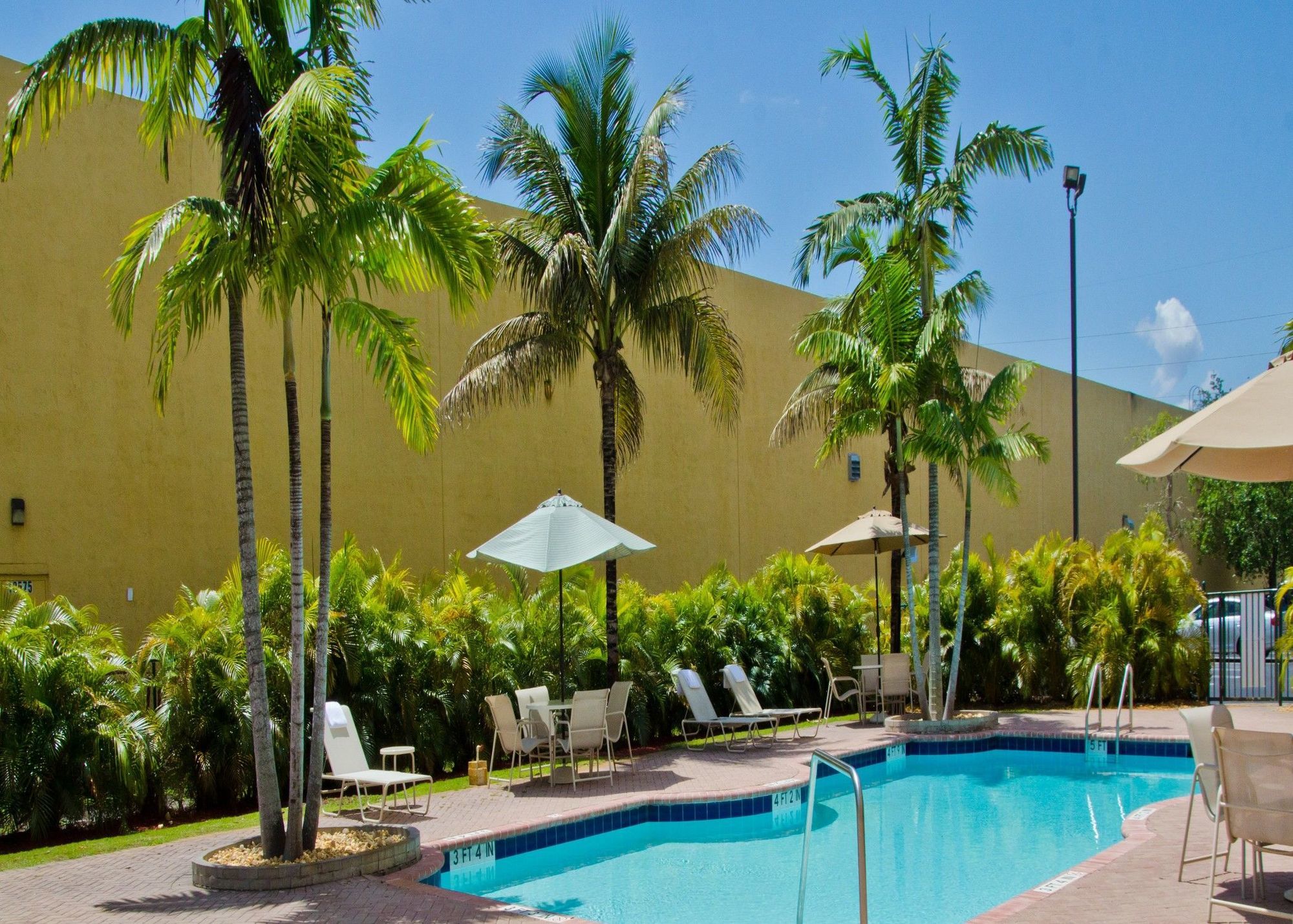 迈阿密-多拉/海豚商场贝斯特韦斯特优质酒店 外观 照片